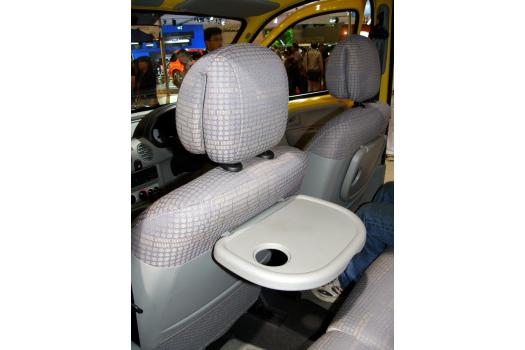 �u���m�[�@�J���O�[�@�W�F�l���[�V����2006�y�������[�^�[�V���[ ����z�v��Ȃɂ̓s�N�j�b�N�e�[�u�����ǉ�����A���q�u�ԂƂ��Ẵp�t�H�[�}���X�����߂��B