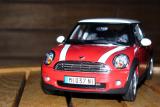 �e�e�[�u���ɒu���ꂽ�j���[MINI�i�~�j�j�̃��f���J�[