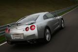 新型 NISSAN GT-R 走り/リヤ