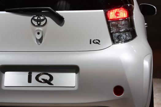 【今秋日本デビュー!】「トヨタ iQ」 リアビュー
