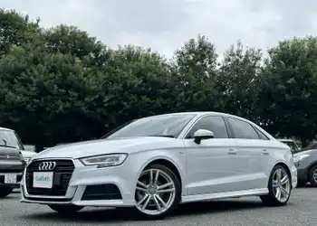 アウディ,Ａ３,セダン 30TFSI スポーツ