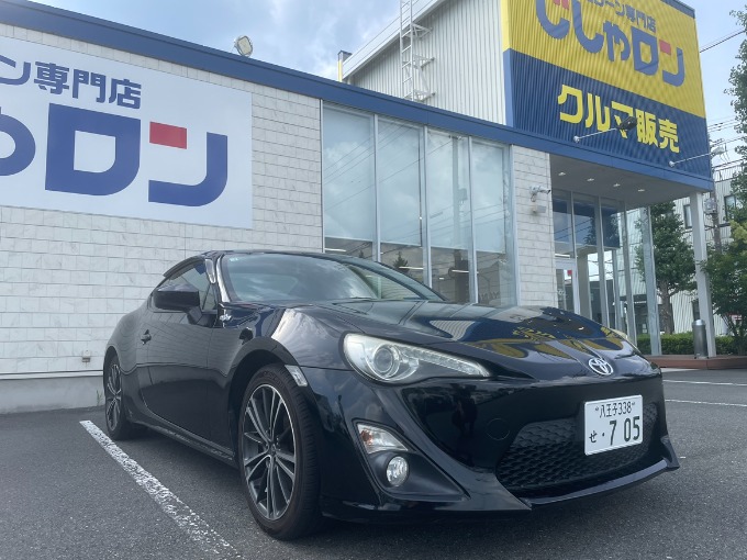  ８６