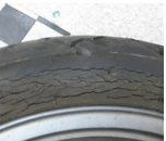 タイヤのひび割れってなぜ起きる？