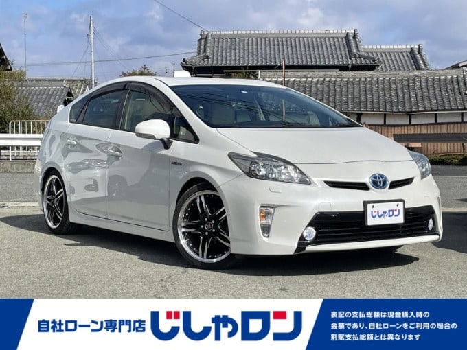 【自社ローン専用車両】中古車入荷情報♪　H25 トヨタ プリウス Ｓ ツーリングセレクション　ローダウン