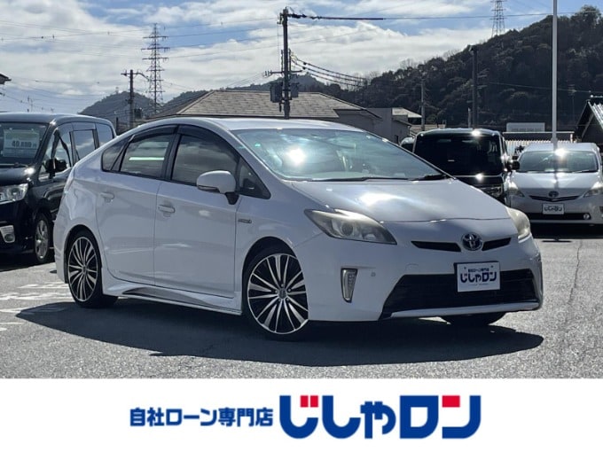 【自社ローン専用車両】中古車入荷情報♪　H25　トヨタ　プリウス　S　ローダウン　社外エアロ