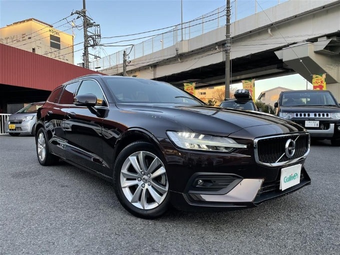 ☆中古車入荷情報☆ ’20年　ボルボ　V60 T5モメンタム　入荷しました！！