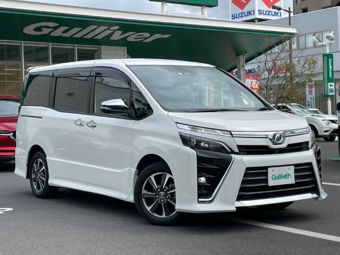 ミニバンの中で一番かっこいいでしょ！？トヨタヴォクシー入荷しました！