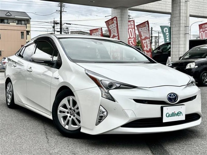 ☆ 岡崎市 中古車入荷情報 ★ H29年式 トヨタ プリウス Sセーフティプラス