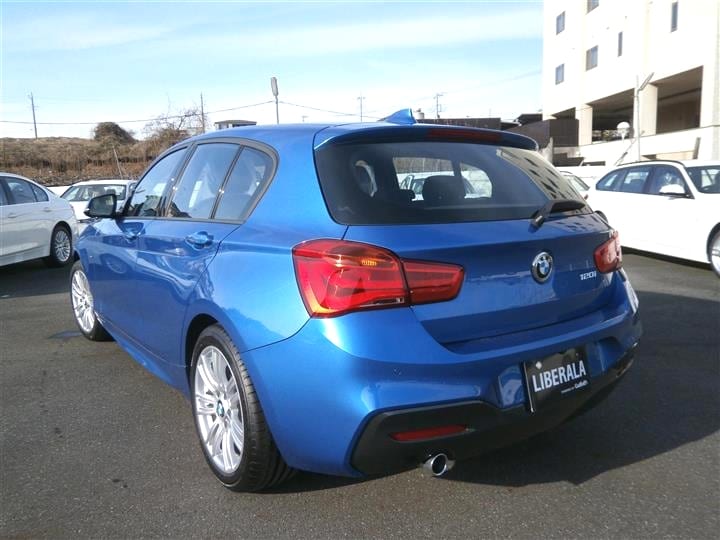 BMW1シリーズ_外観_後ろ