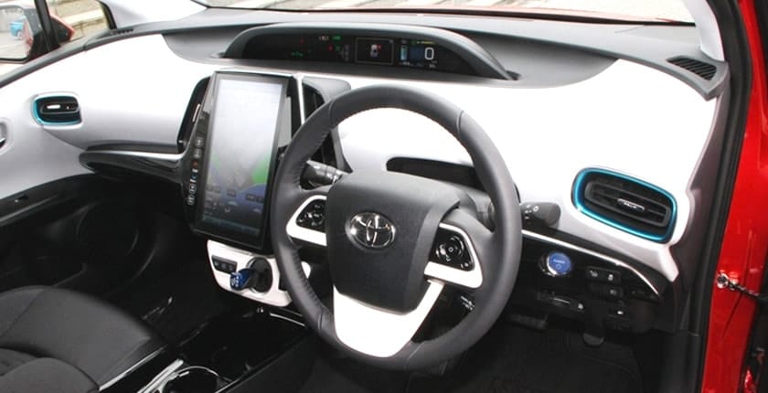 トヨタ プリウス Phv Vs 日産リーフ徹底比較 優れた電気自動車はどっち トヨタ プリウス Phv Vs 日産リーフ徹底比較 優れた電気自動車はどっち