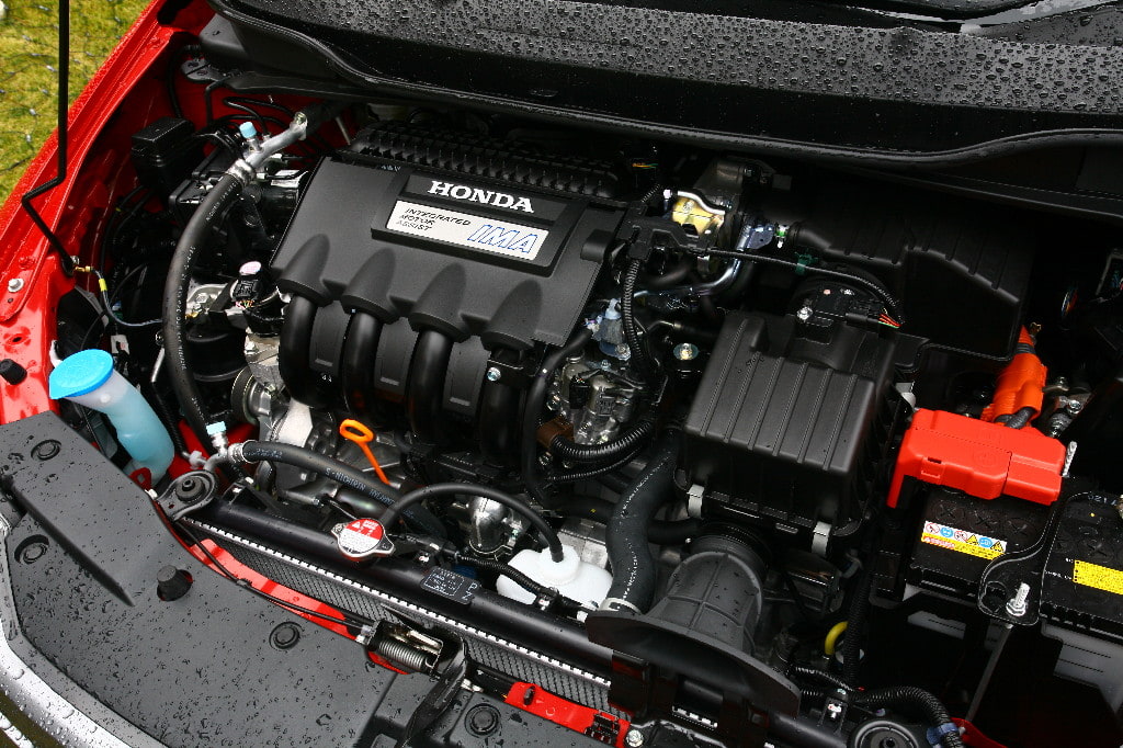 ホンダ インサイト新旧比較レビュー 新旧全く異なるクルマに