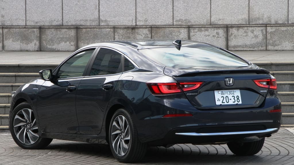 トヨタ カローラ Vs ホンダ インサイト徹底比較 注目のセダン対決