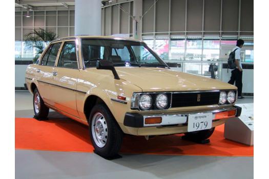 トヨタ カローラ生誕40周年 歴代モデル全車集合【4代目 カローラ E70系】