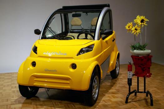 イタリアから ひまわり という名の電気自動車がやってきた Girasole ジラソーレ 日本デビュー