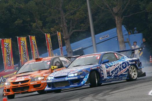 東京オートサロン会場でドリフト実演 速報 08 D1グランプリ デモラン In 東京オートサロン08