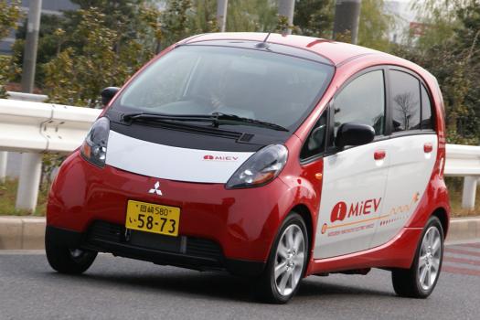 三菱 I Miev アイ ミーブ 試乗記 新時代のエコカー 三菱 I Miev は実用化間近の完成度だ