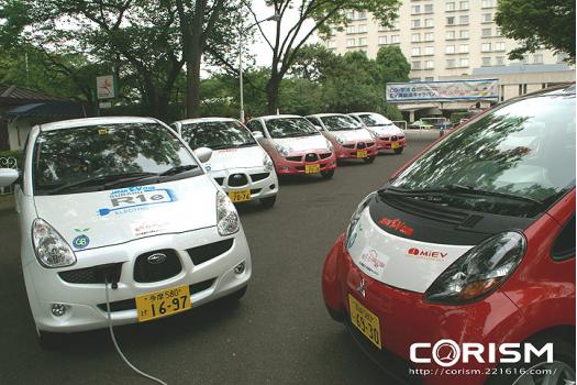 EV（電気自動車）三菱「i MiEV(アイ・ミーブ)」、スバル「R1e」で走行！「CO2削減EV洞爺湖キャラバン」出発式 