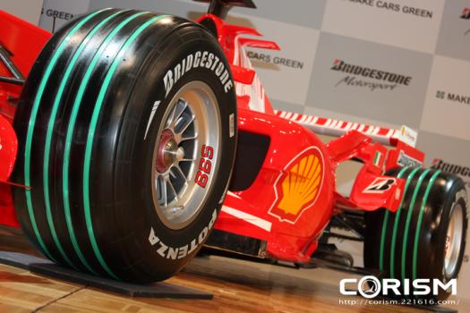 フェラーリF1マシンに装着された富士スペシャルタイヤ『MAKE CARS GREEN TYRE』(白ライン入りのソフトコンパウンド)