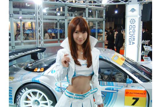 東京オートサロン09 コンパニオン画像蔵 達人ismでもおなじみ 小倉クラッチ 佐藤 まいみ ちゃん参戦