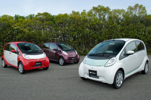 三菱の新型EV(電気自動車)「i-MiEV(アイ・ミーブ)」市販仕様車が勢揃い！