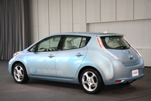 【東京モーターショー2009 速報】[日産 ブース]LEAF[プロトタイプ]