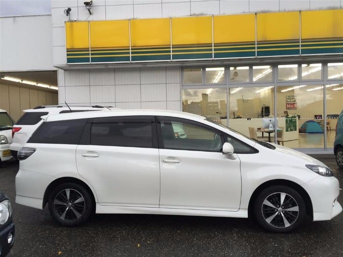 H26 トヨタ ウィッシュ １．８Ｓ入荷しました！！04