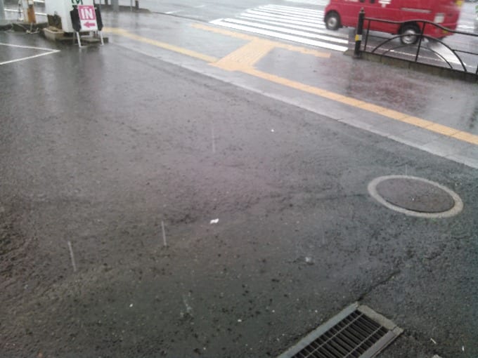 本日ガリバー岩国店、大雨です01