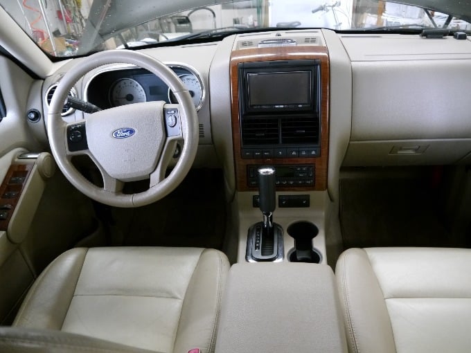 ★☆ FORD EXPLORER Eddie Bauer 入荷しました ☆★02