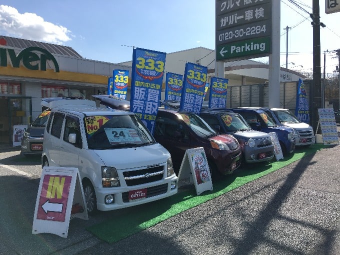 展示スペースにも車がいっぱいあります！02