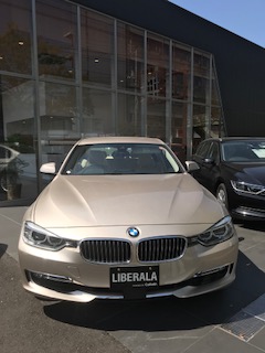 BMW 320i ラグジュアリー 入荷しました01