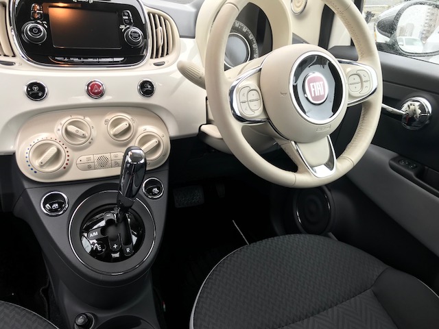 お洒落なデザインが魅力的！’17年式 フィアット 500入荷02