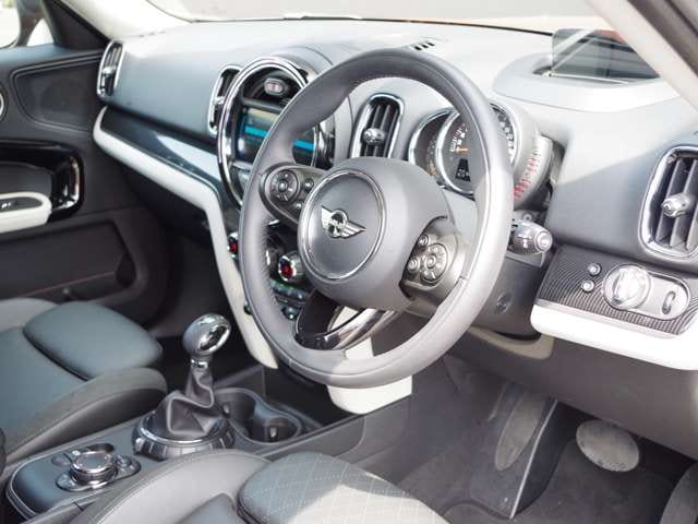 ＢＭＷ　ミニクロスオーバー　クーパー S E　 オール4　入荷！！02