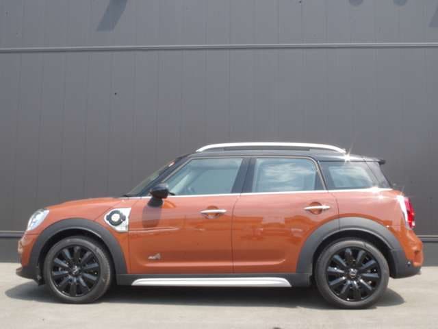 ＢＭＷ　ミニクロスオーバー　クーパー S E　 オール4　入荷！！05