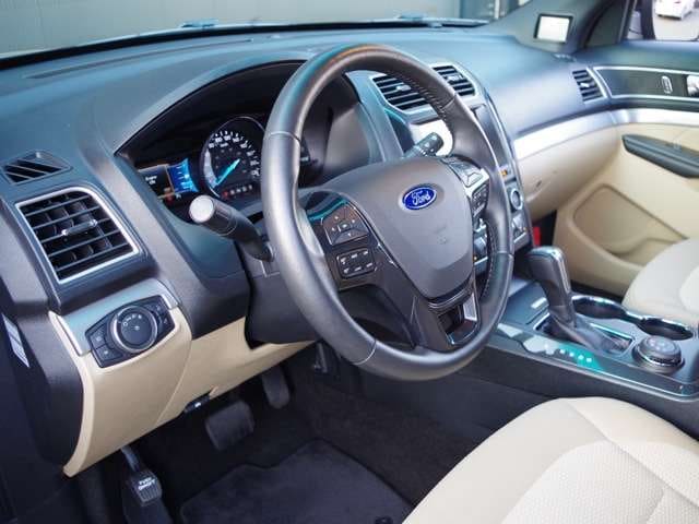 2016年式　フォード エクスプローラーXLT 入荷！！02