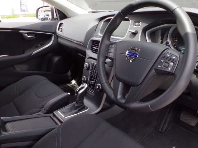 2015年式　ボルボ V40　D4 　入荷！！02