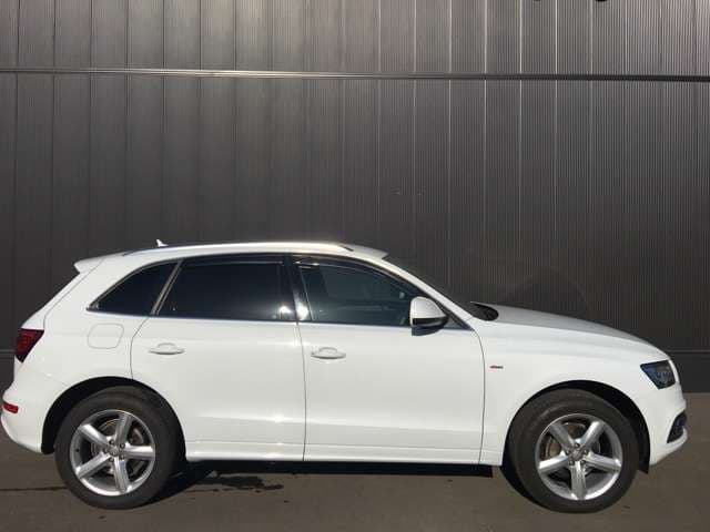 アウディ Q52.0 TFSI クワトロ Sラインパッケージ 4WD　入荷！！05