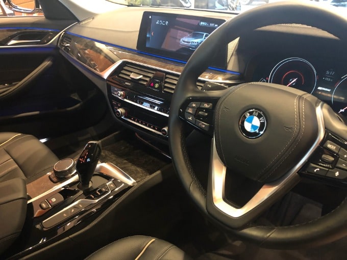 ’18年式　BMW  5シリーズ　02