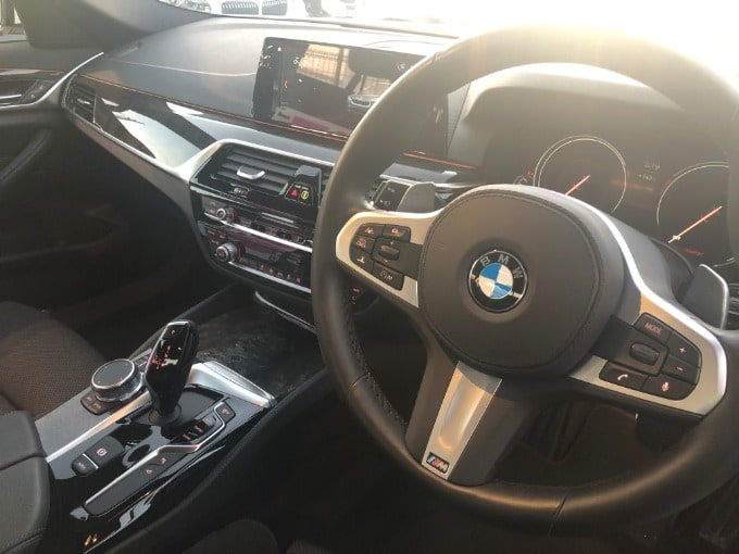’18年式　BMW  5シリーズ　04