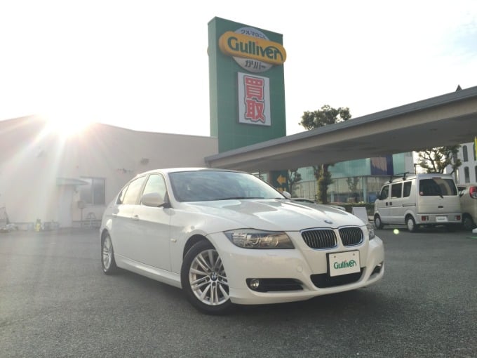 BMW325i　白 入荷致しました！！03