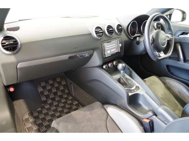 お車のご紹介♬【Audi TTクーペ・Audi A1・BMW mini ワン】03