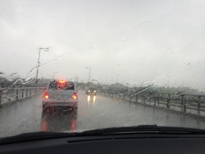 雨の日の運転には気をつけましょう02