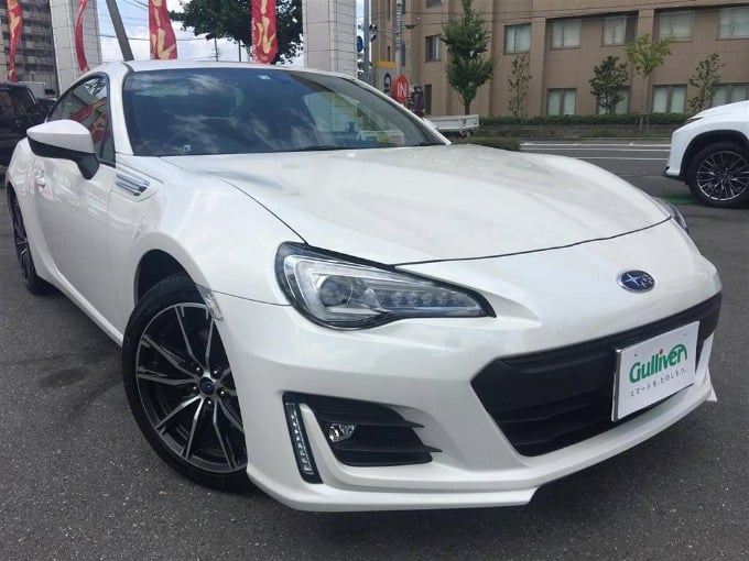 ☆☆新着入庫車両情報☆☆スバル BRZ S H30 距離6千km！！01