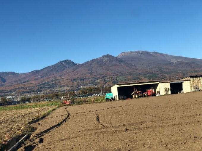 浅間山に雪が積もってますね01