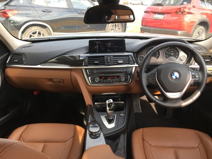 おすすめ車両のご紹介！！　　'14 ＢＭＷ ３２０ｄ02