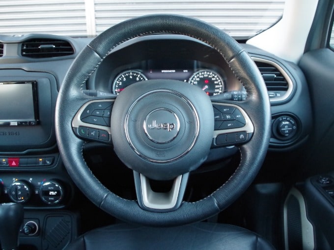 2016年式　Jeep レネゲード　入荷！！！！03