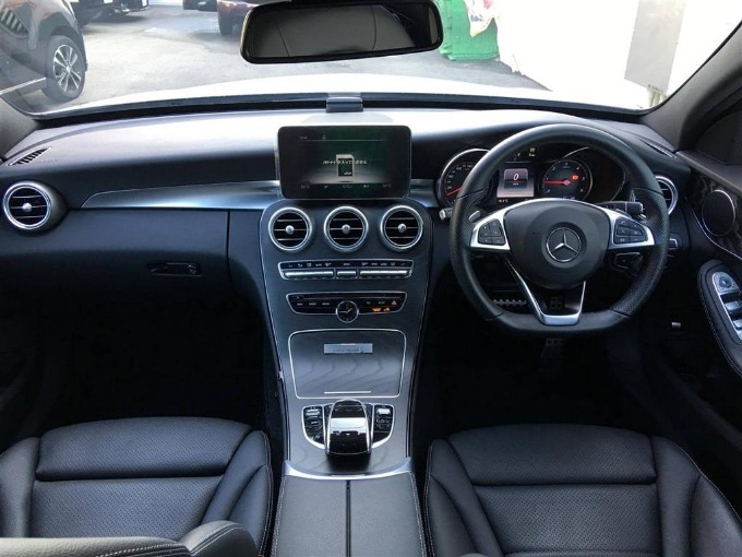 '18 Ｍ・ベンツ Ｃ２２０ｄ ローレウスエディション（ディーラー車）入荷しました！02