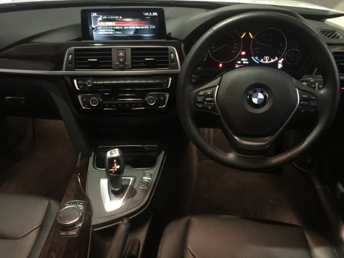 '17 ＢＭＷ ３２０ｄ ツーリング ラグジュアリー入庫！！！02