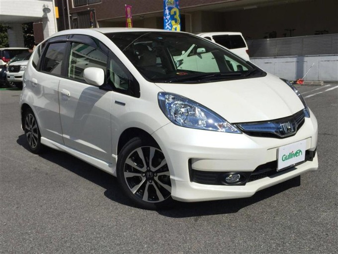 ☆ご入庫のお知らせ☆ H25 ホンダ フィットHV　RSファインスタイル01