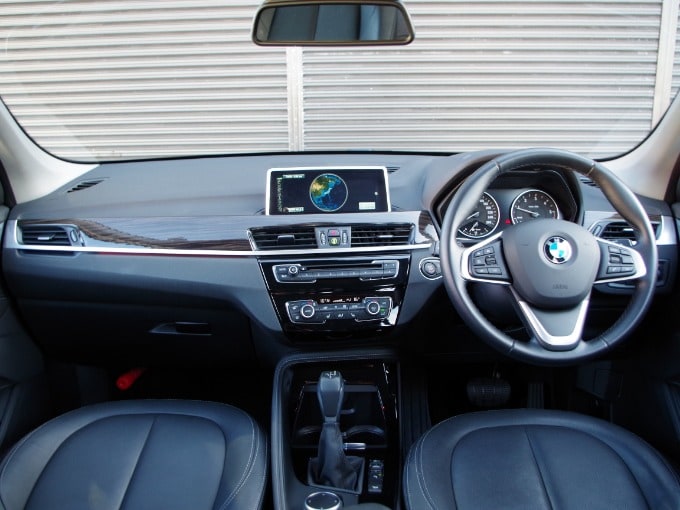 2016年式　BMW  X1 xDrive18d Xライン入庫 ！！！！！02