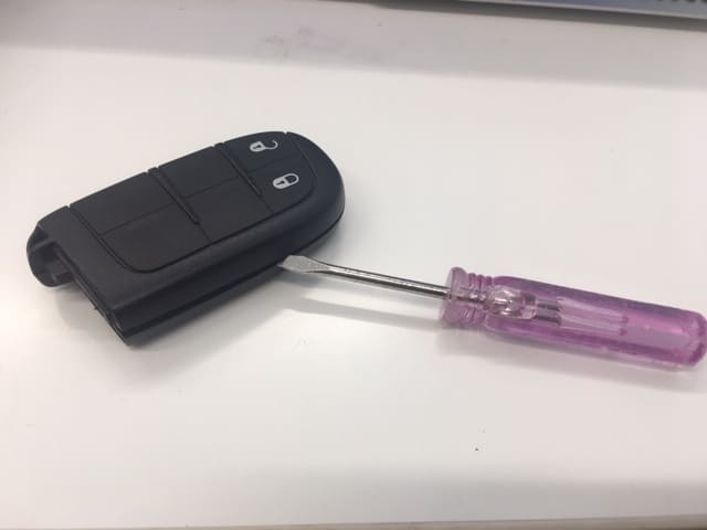 【輸入車豆知識】キーレス　電池交換のご紹介！〜ジープ〜04